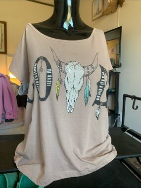 #30 The Classic Beige Skull & Feather Graphic Short Sleeve Tee